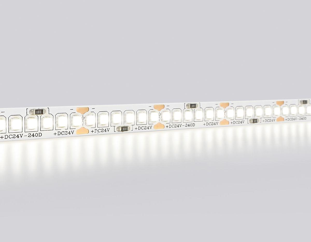 фото светодиодная лента дневной белый ambrella light 20w/m 240led/m 2835smd 4500к 5m gs3402 | 220svet.ru