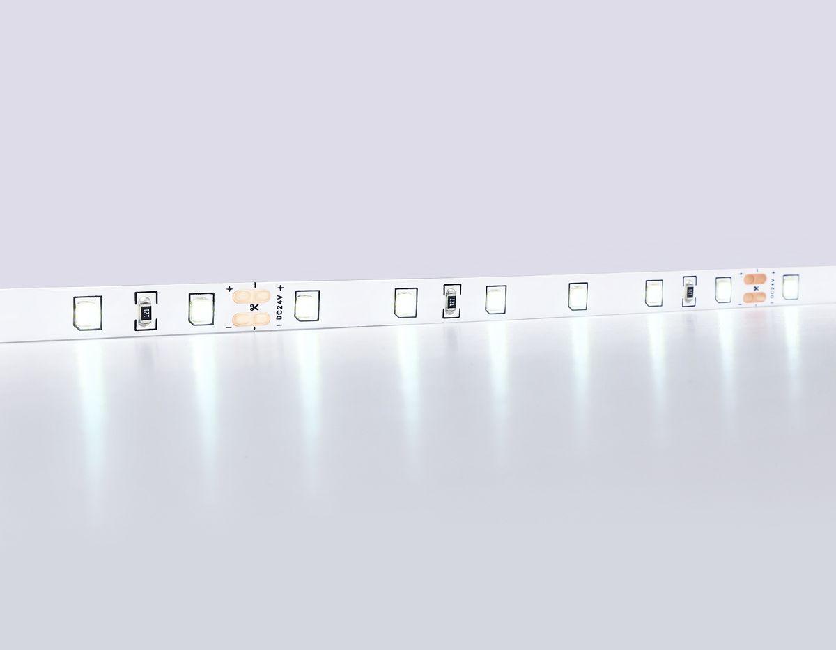 фото светодиодная лента холодный белый ambrella light 6w/m 60led/m 2835smd 6500к 5m gs3003 | 220svet.ru